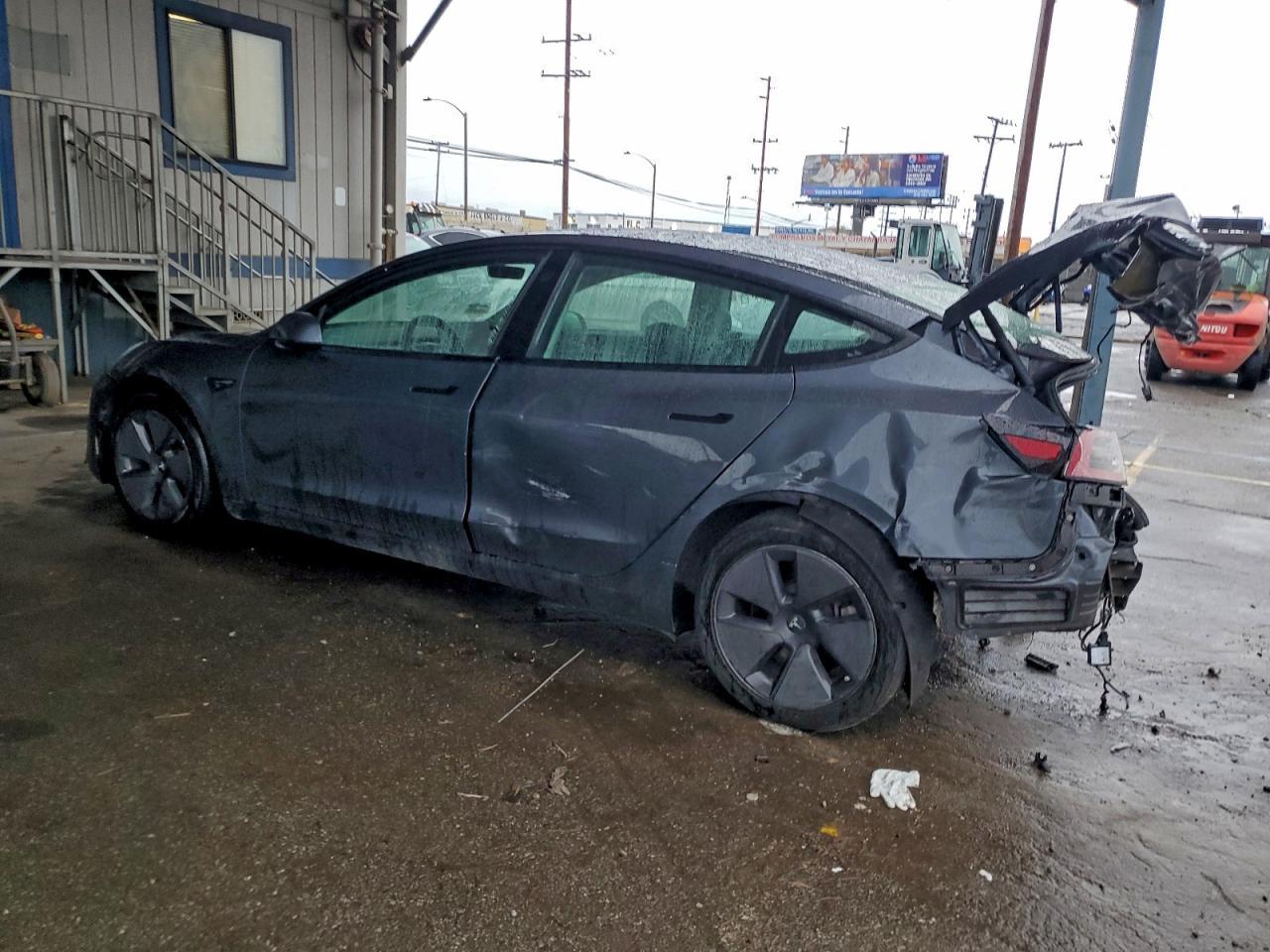 2022 Tesla Model 3 - Image 2