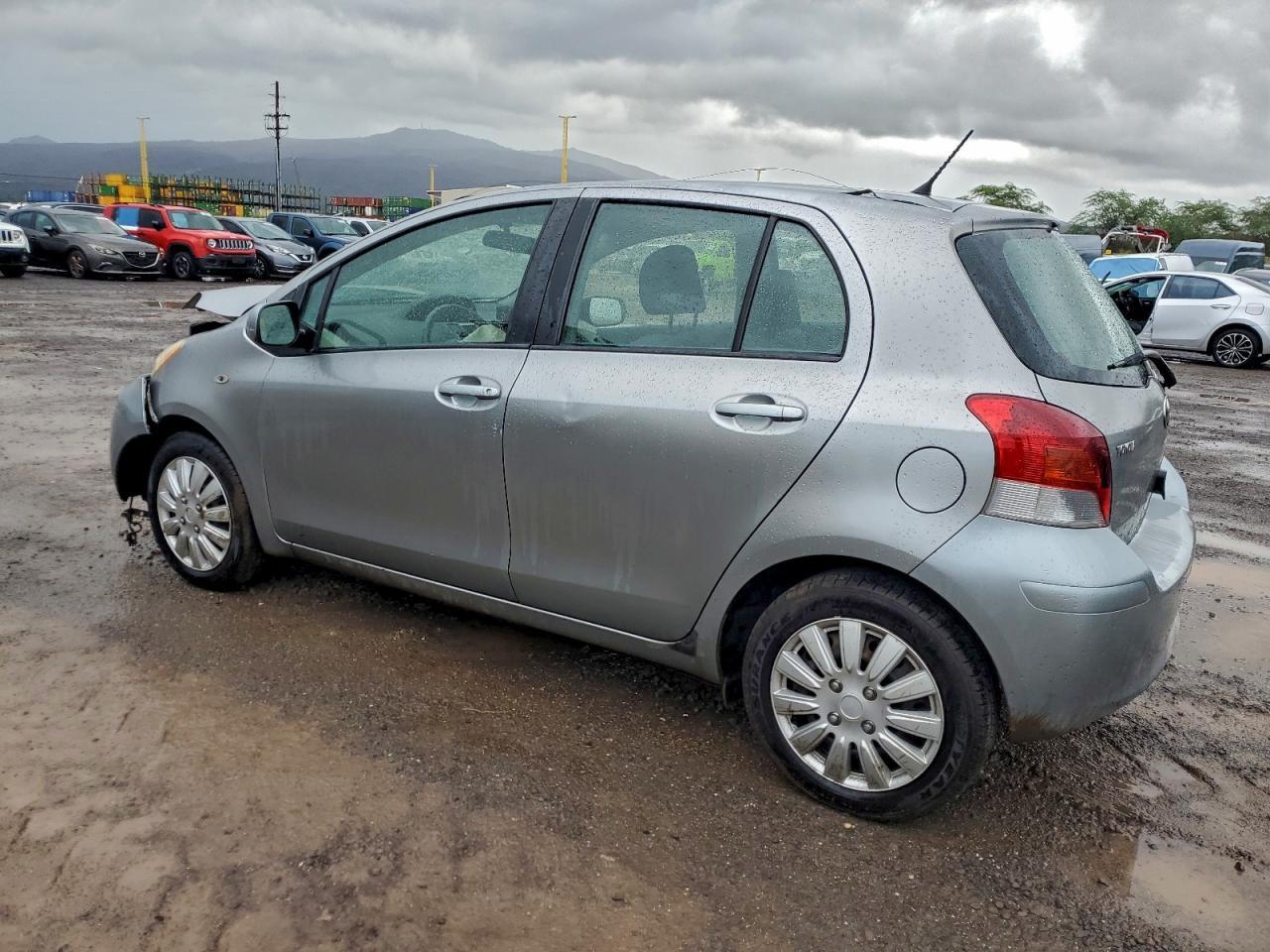 2010 Toyota Yaris - Image 2