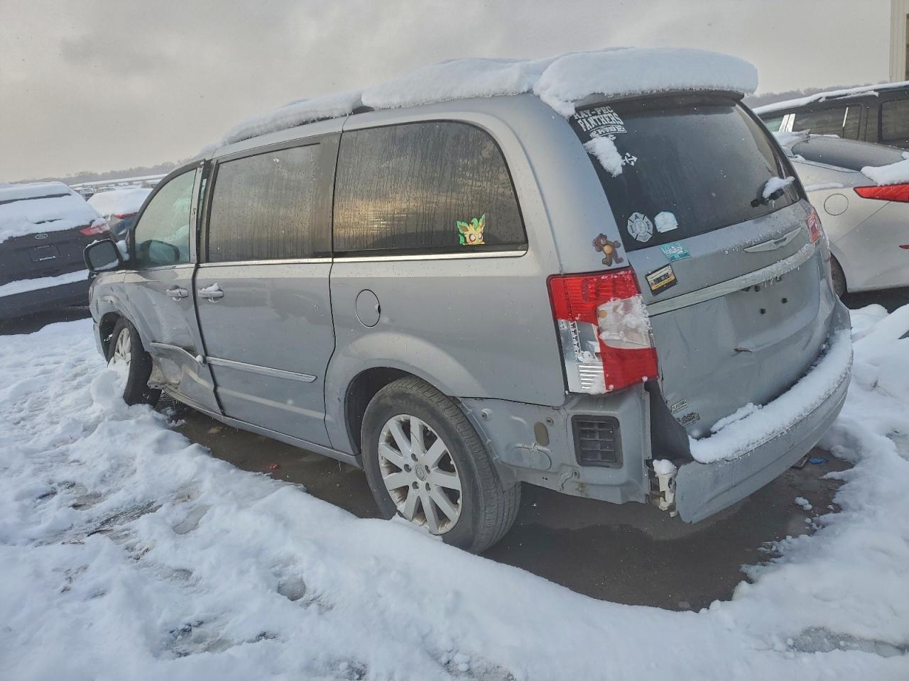 2015 Chrysler Town & Country Touring - Фото 2