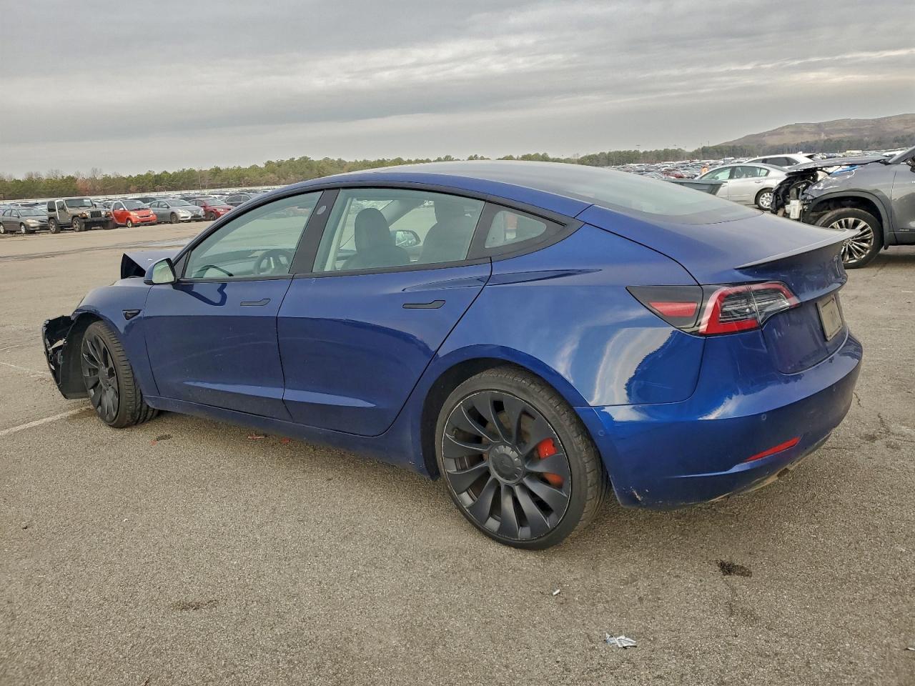 2022 Tesla Model 3 - Фото 2