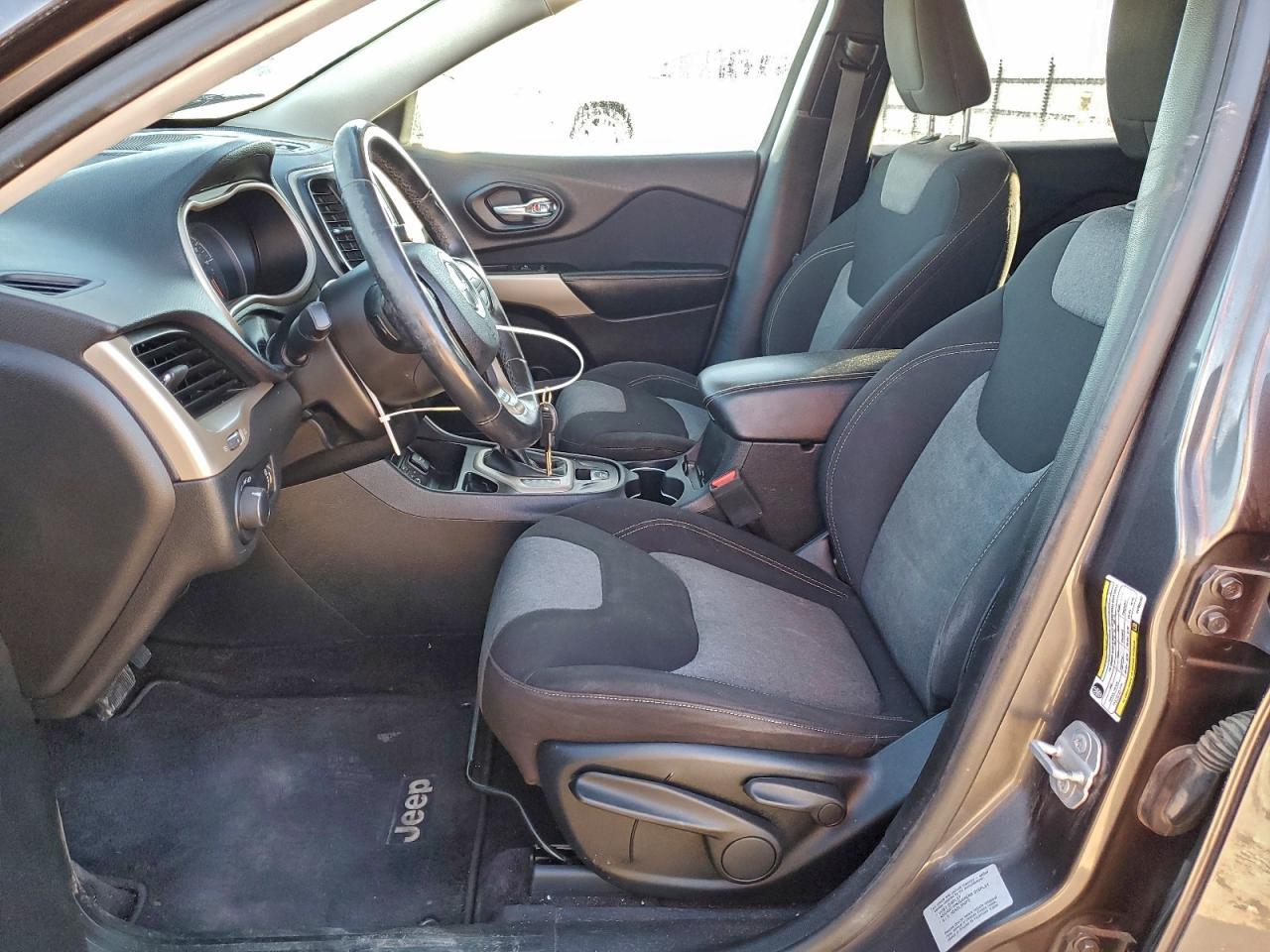 2017 Jeep Cherokee Sport - Image 7