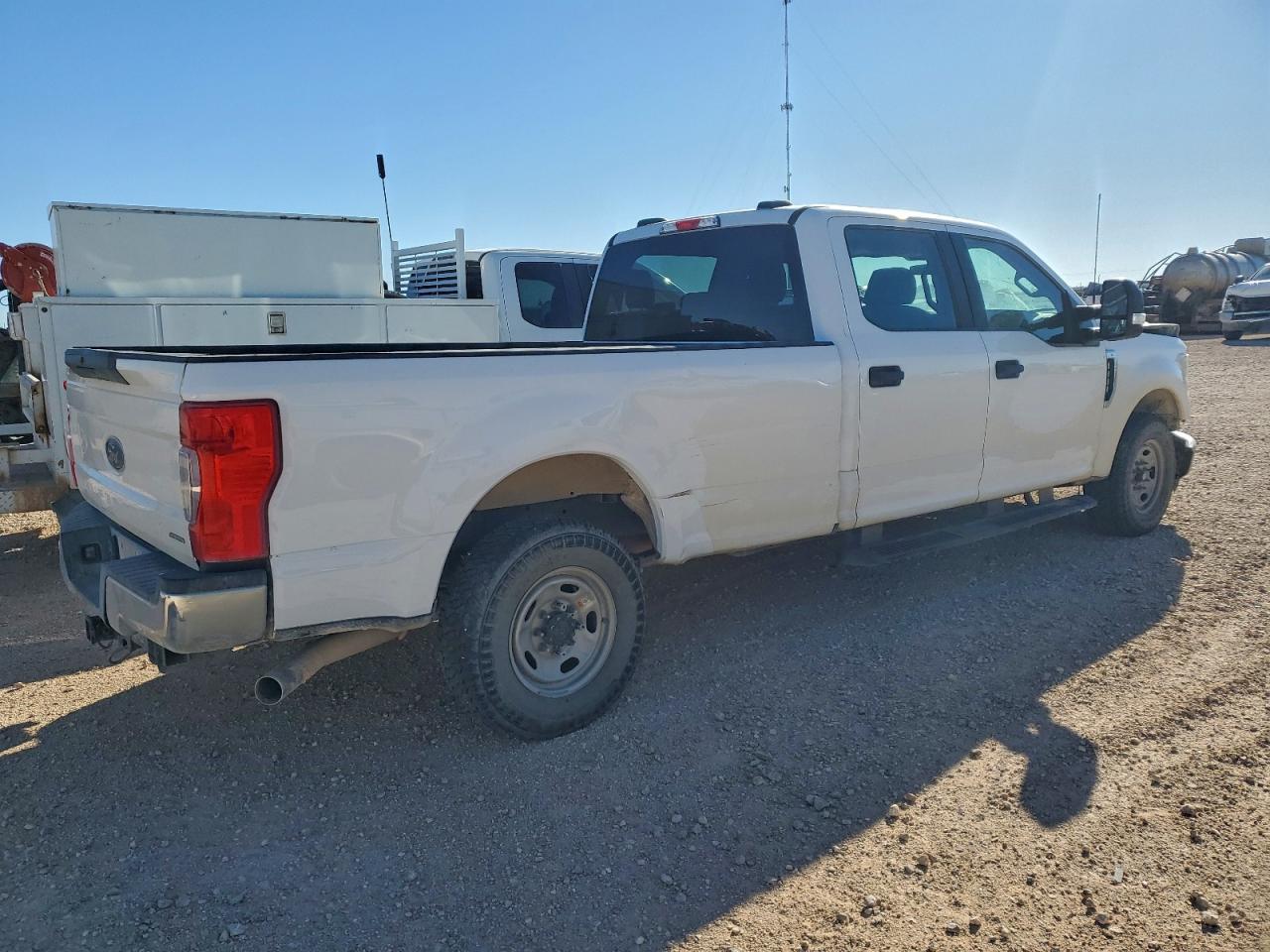 2022 Ford F250 Super Duty - Фото 3