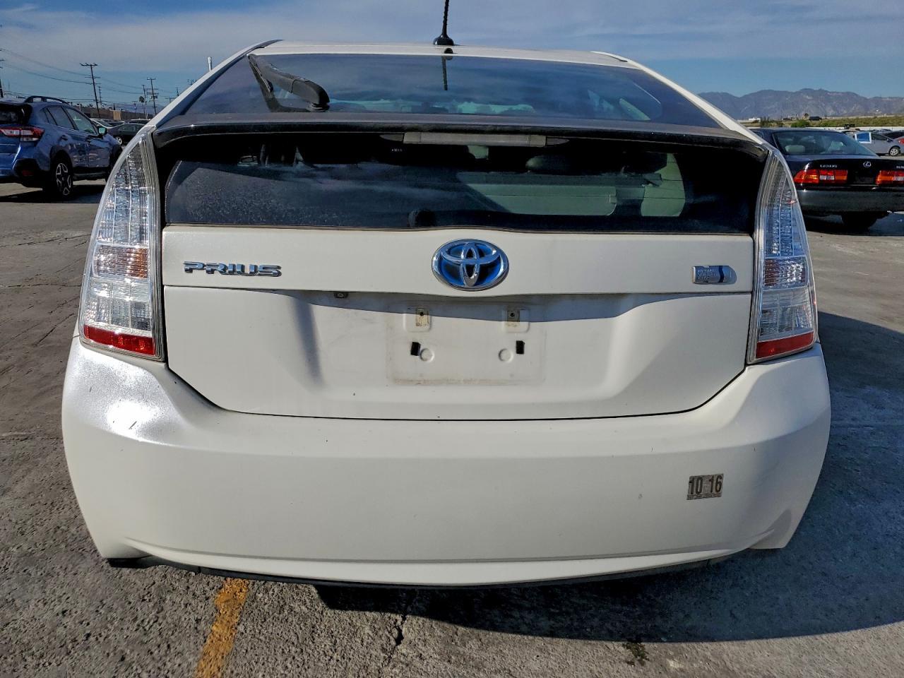 2011 Toyota Prius - Фото 6