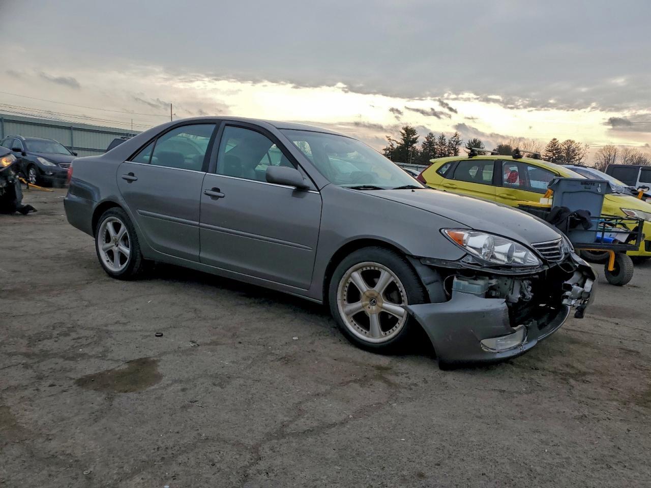 2006 Toyota Camry Le - Image 4
