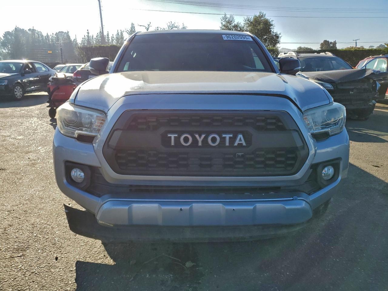 2017 Toyota Tacoma Double Cab - Фото 5