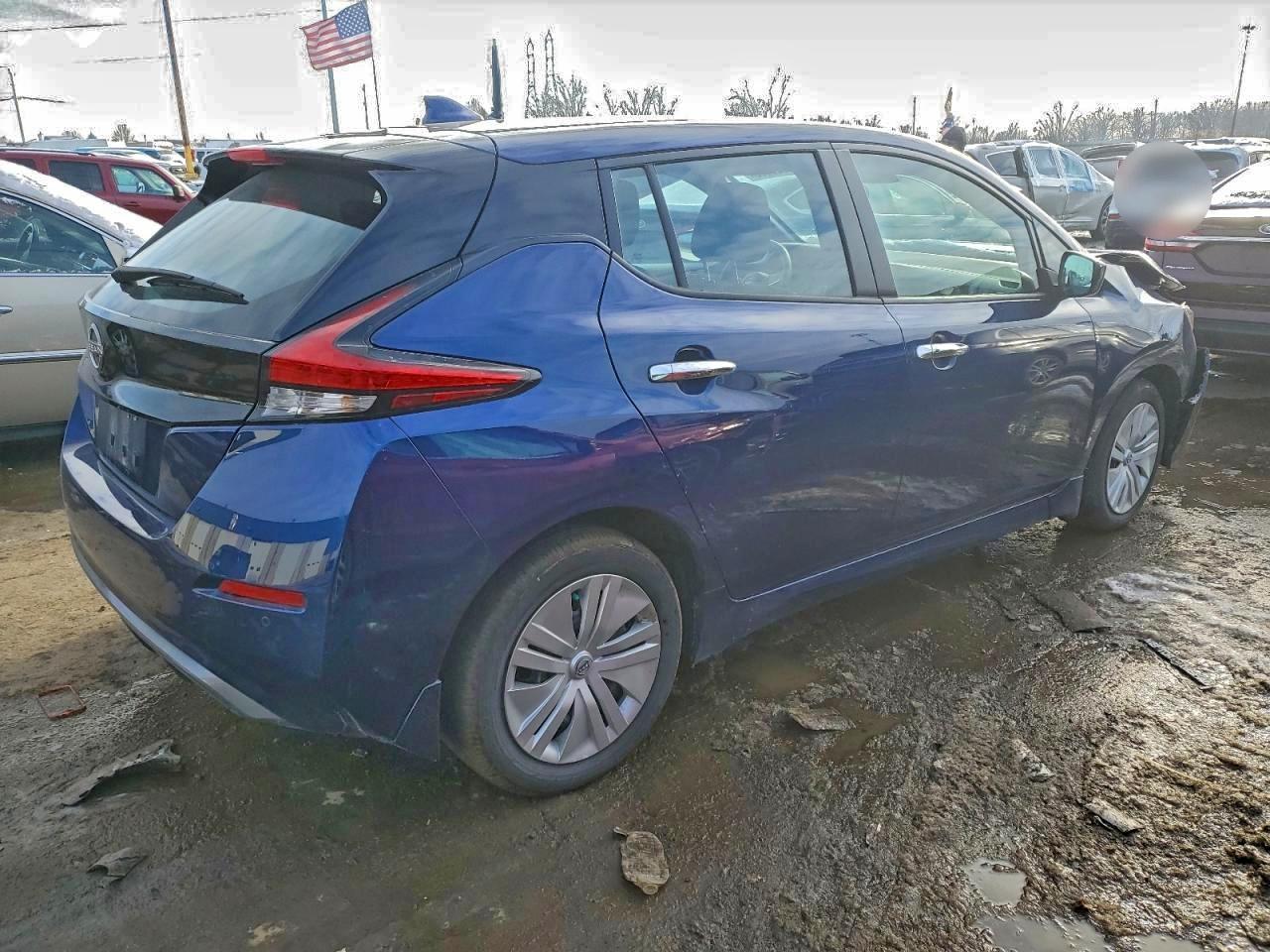 2023 Nissan Leaf S - Image 3