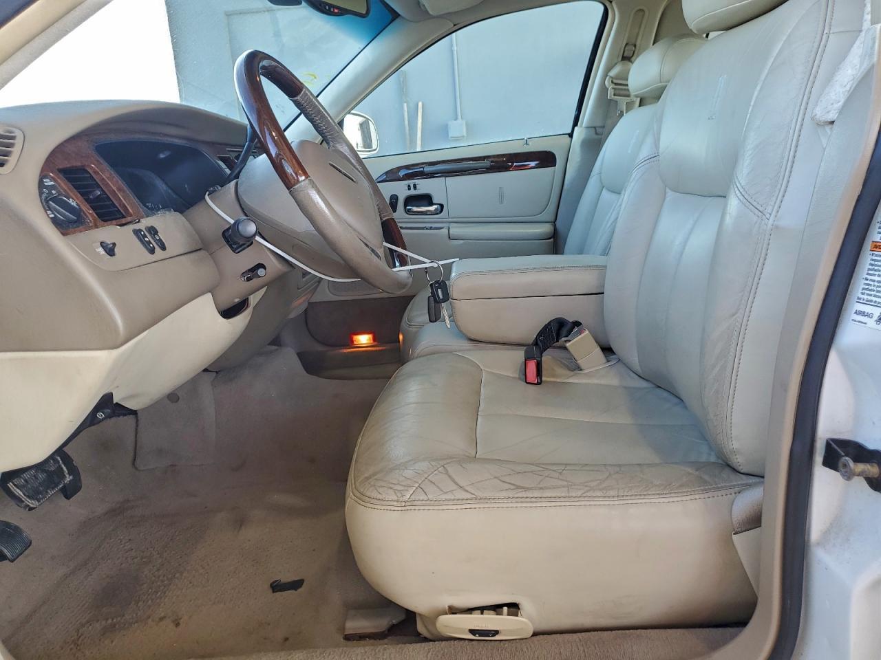 2002 Lincoln Town Car Cartier L - Фото 7