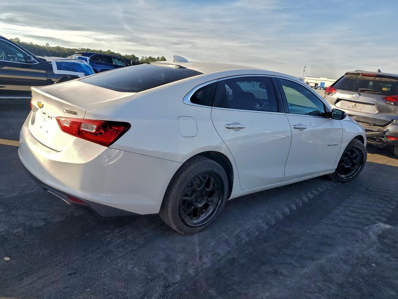 2016 Chevrolet Malibu Premier - Фото 3