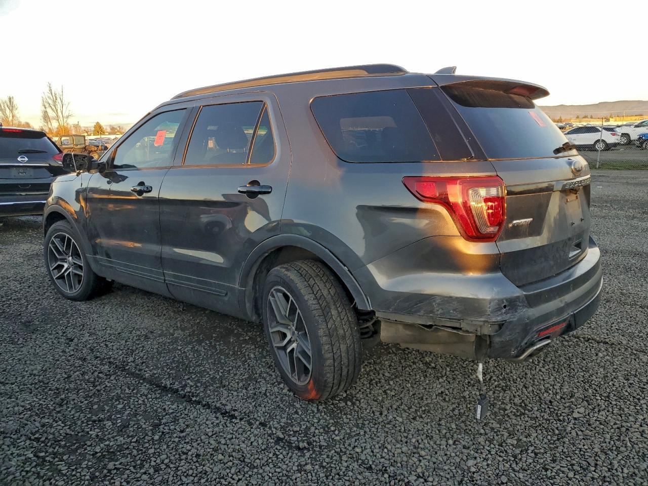 2016 Ford Explorer Sport - Image 2