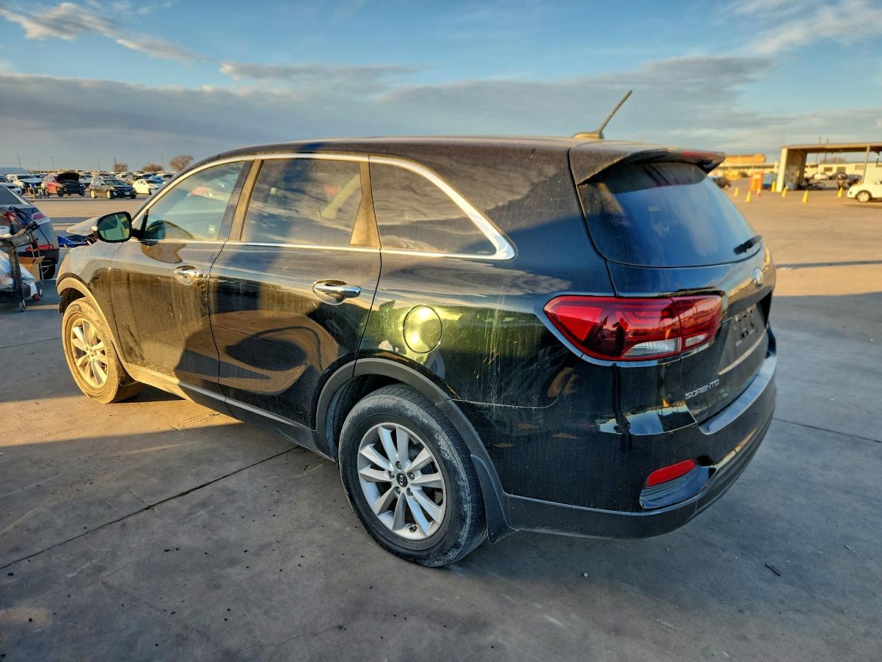 2019 Kia Sorento L - Image 2