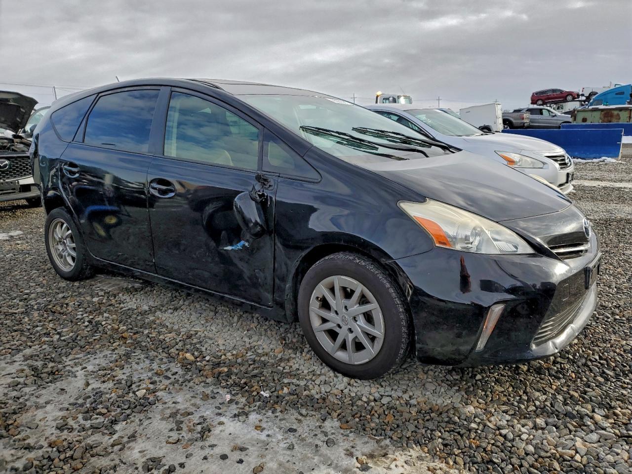 2014 Toyota Prius V - Image 4