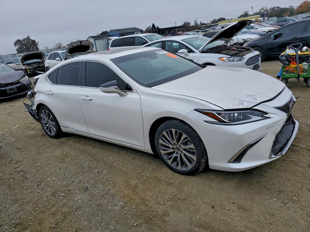 2021 Lexus Es 300H - Фото 4
