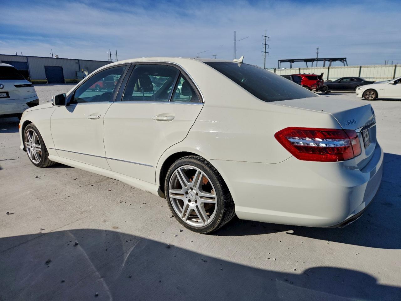 2010 Mercedes Benz E - Фото 2