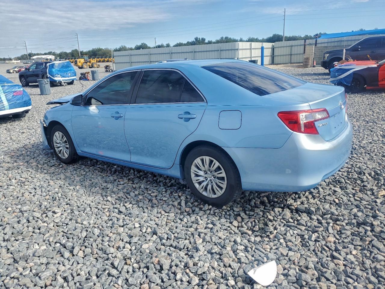 2014 Toyota Camry L - Фото 2