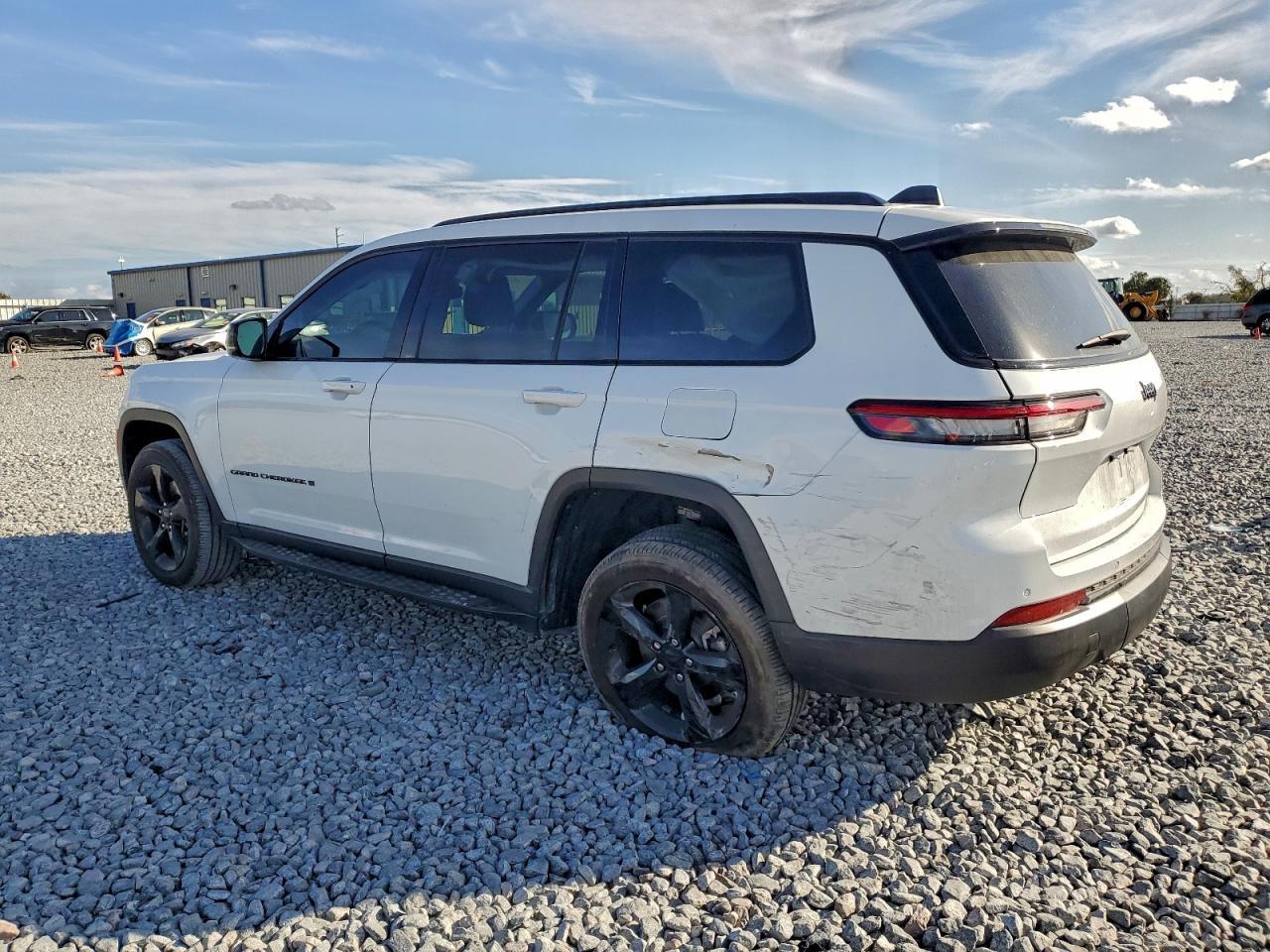 2025 Jeep Grand Cherokee L Laredo - Image 2