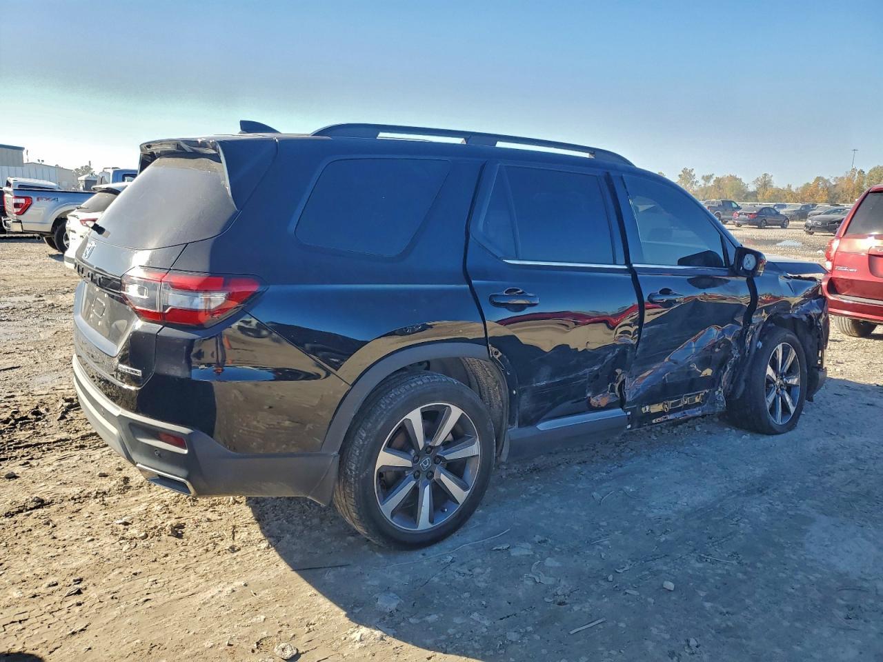 2025 Honda Pilot Touring - Фото 3