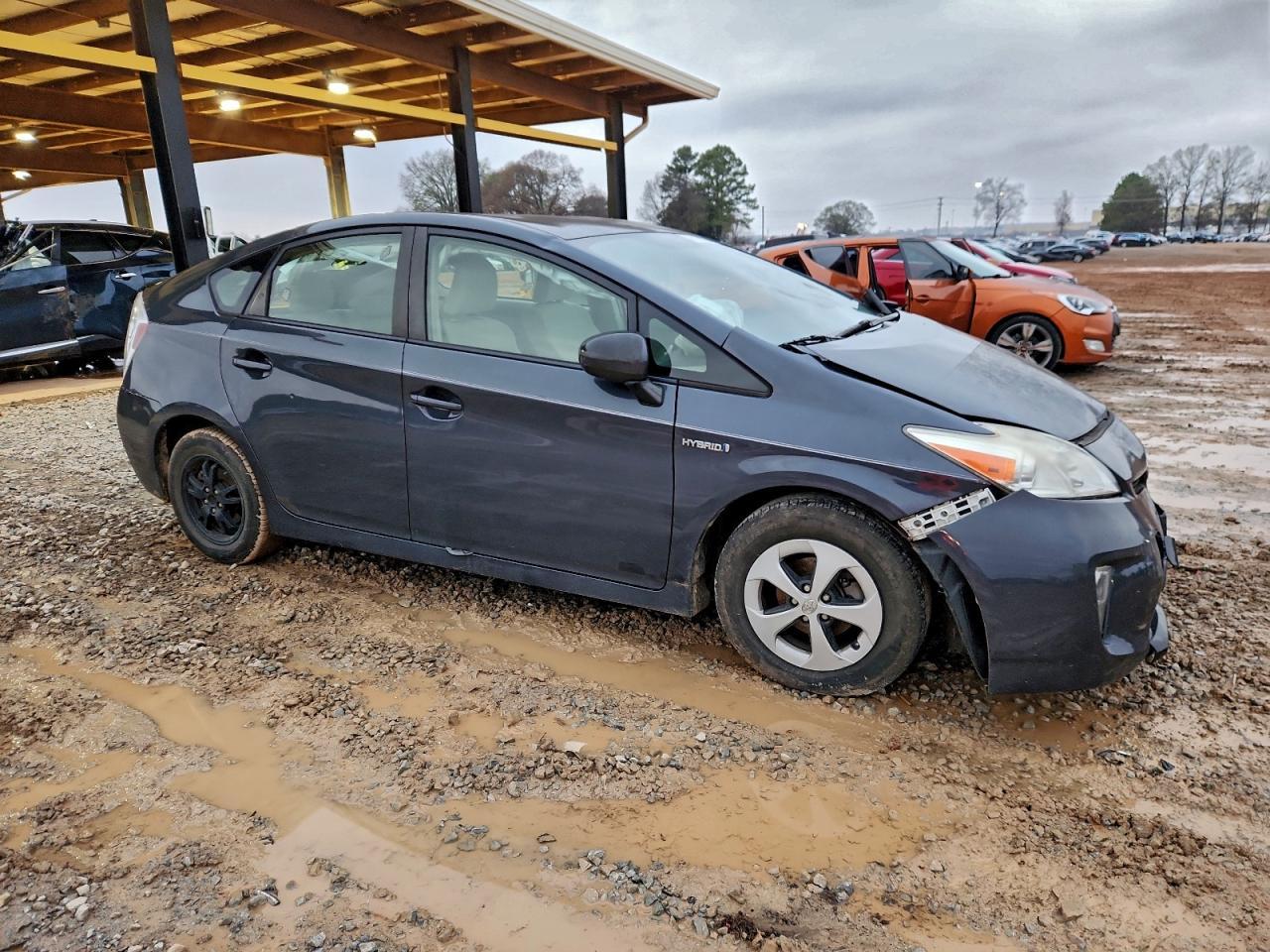 2014 Toyota Prius Three - Фото 4