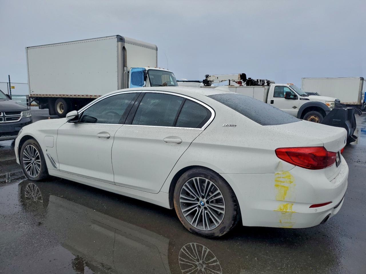2019 BMW 530E - Фото 2