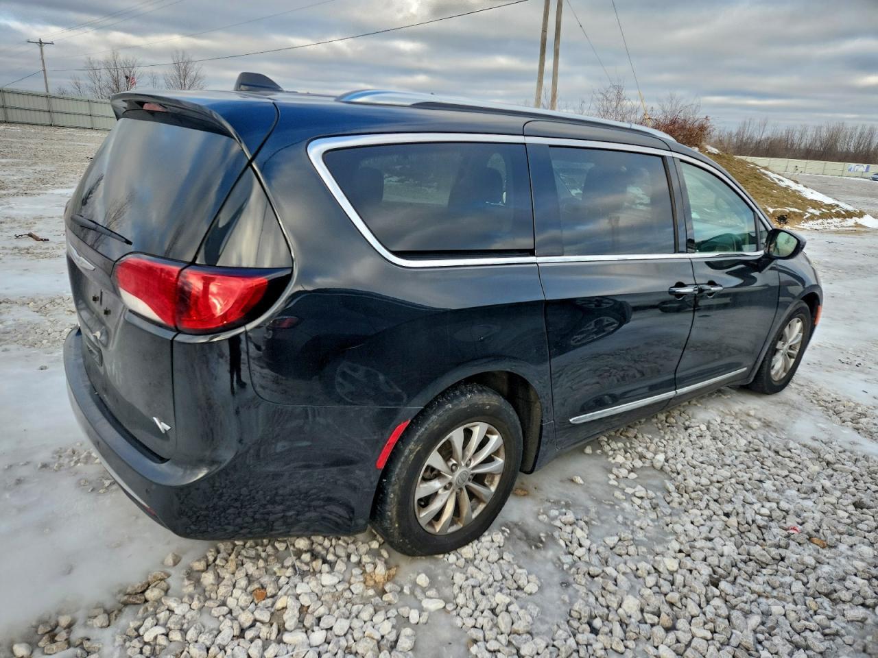 2018 Chrysler Pacifica Touring L Plus - Image 3
