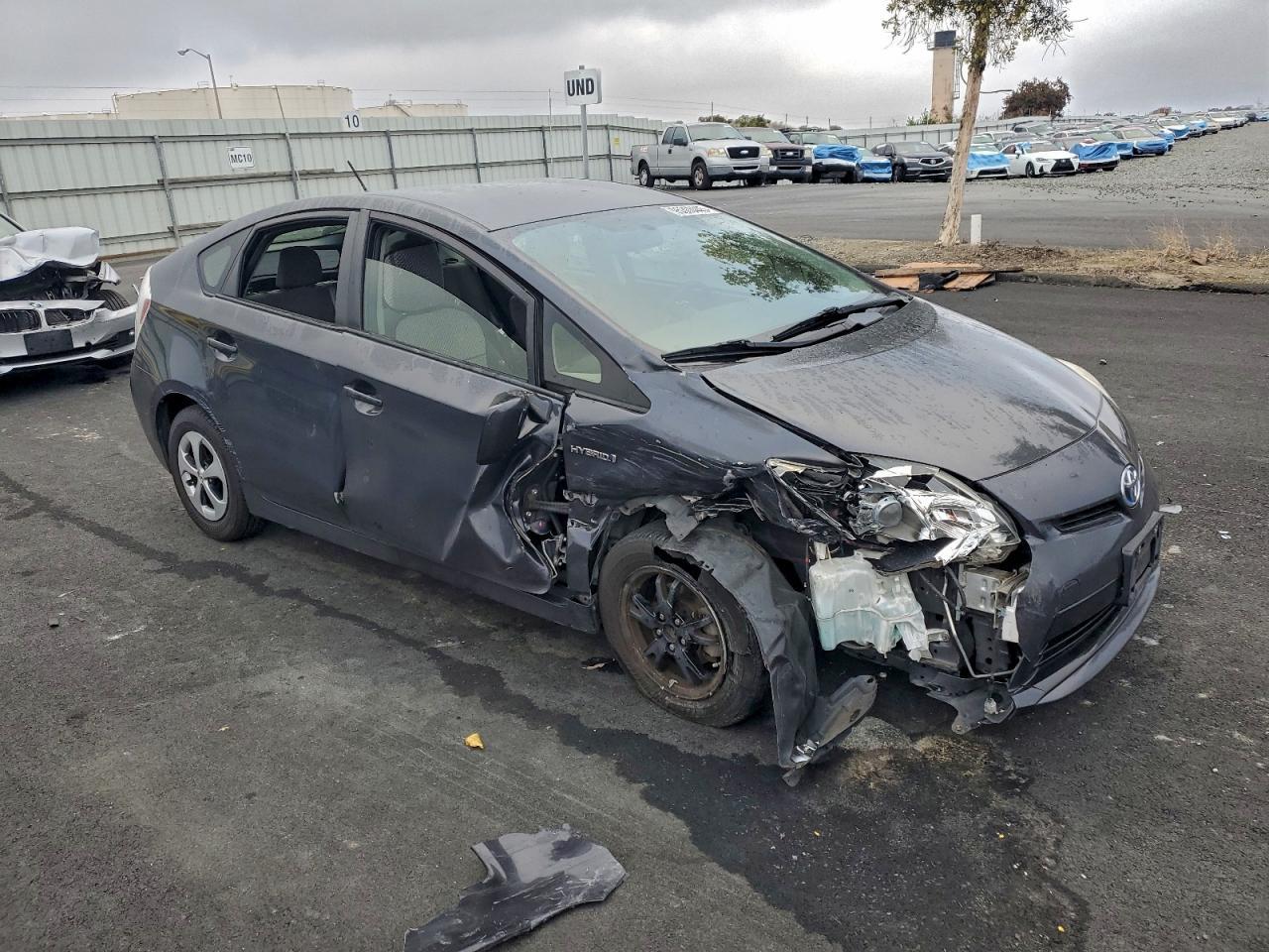 2014 Toyota Prius Three - Image 4