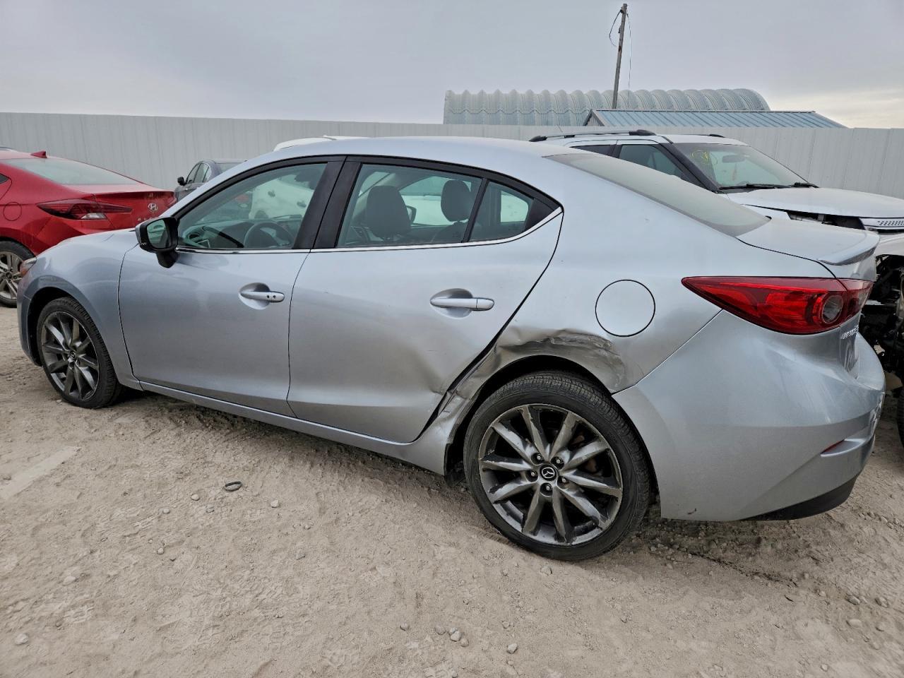 2018 Mazda 3 Touring - Фото 2