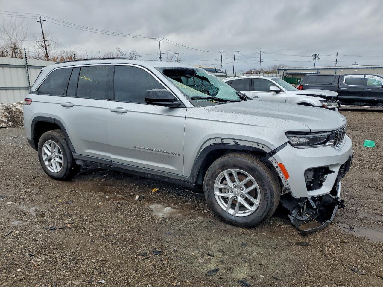 2025 Jeep Grand Cherokee Laredo - Image 4