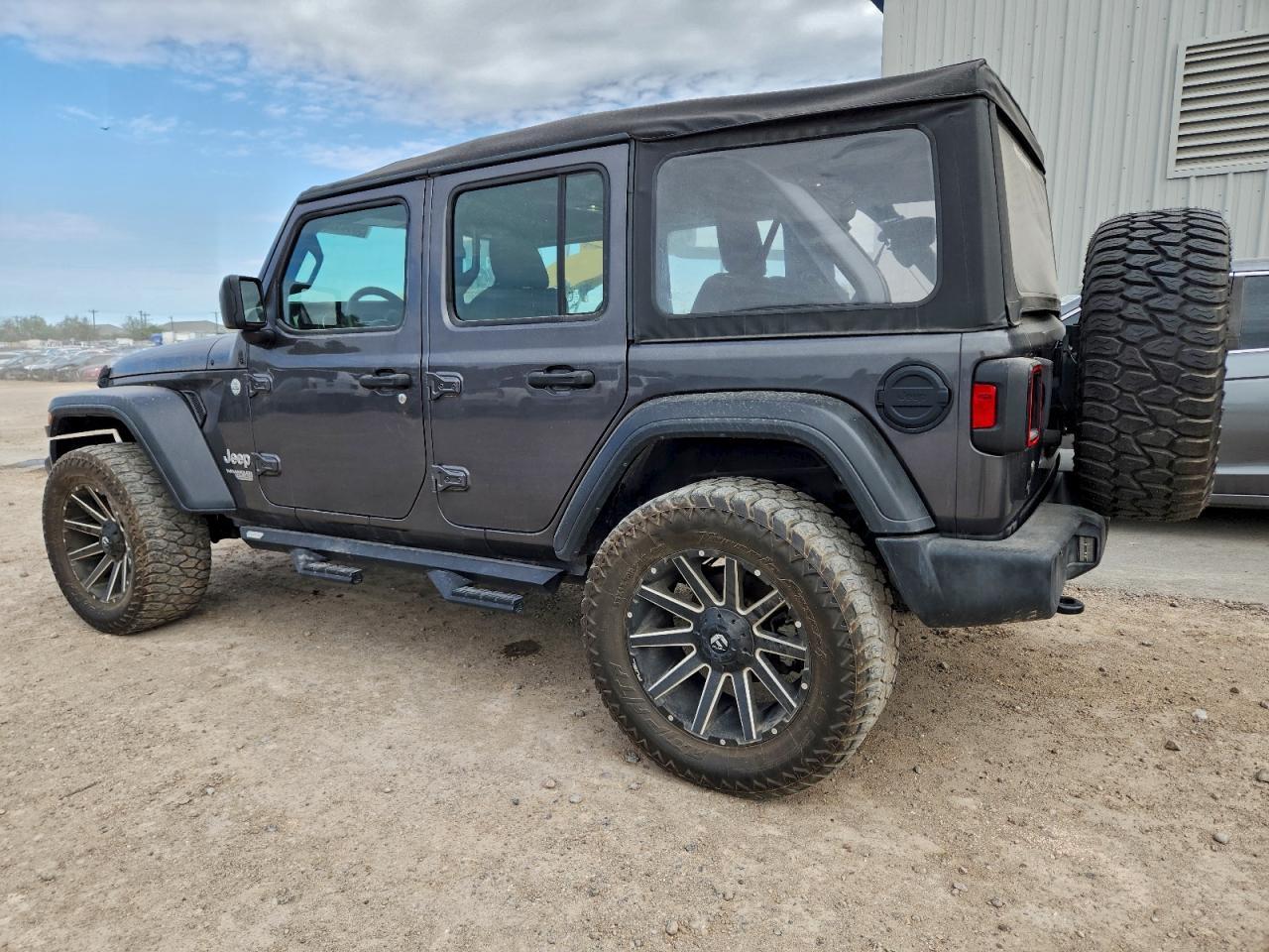 2021 Jeep Wrangler Unlimited Sport - Фото 2