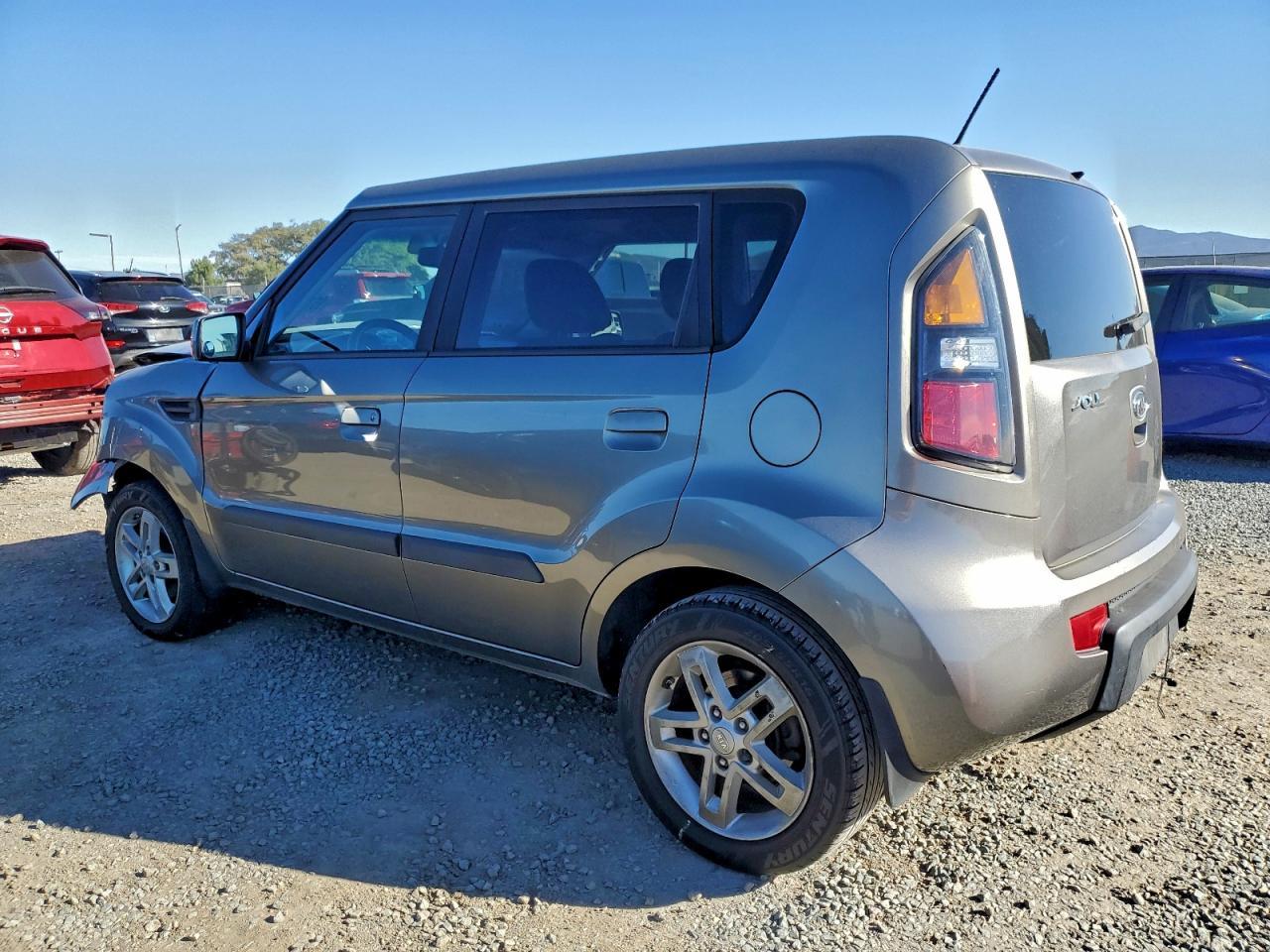 2010 Kia Soul + - Image 2