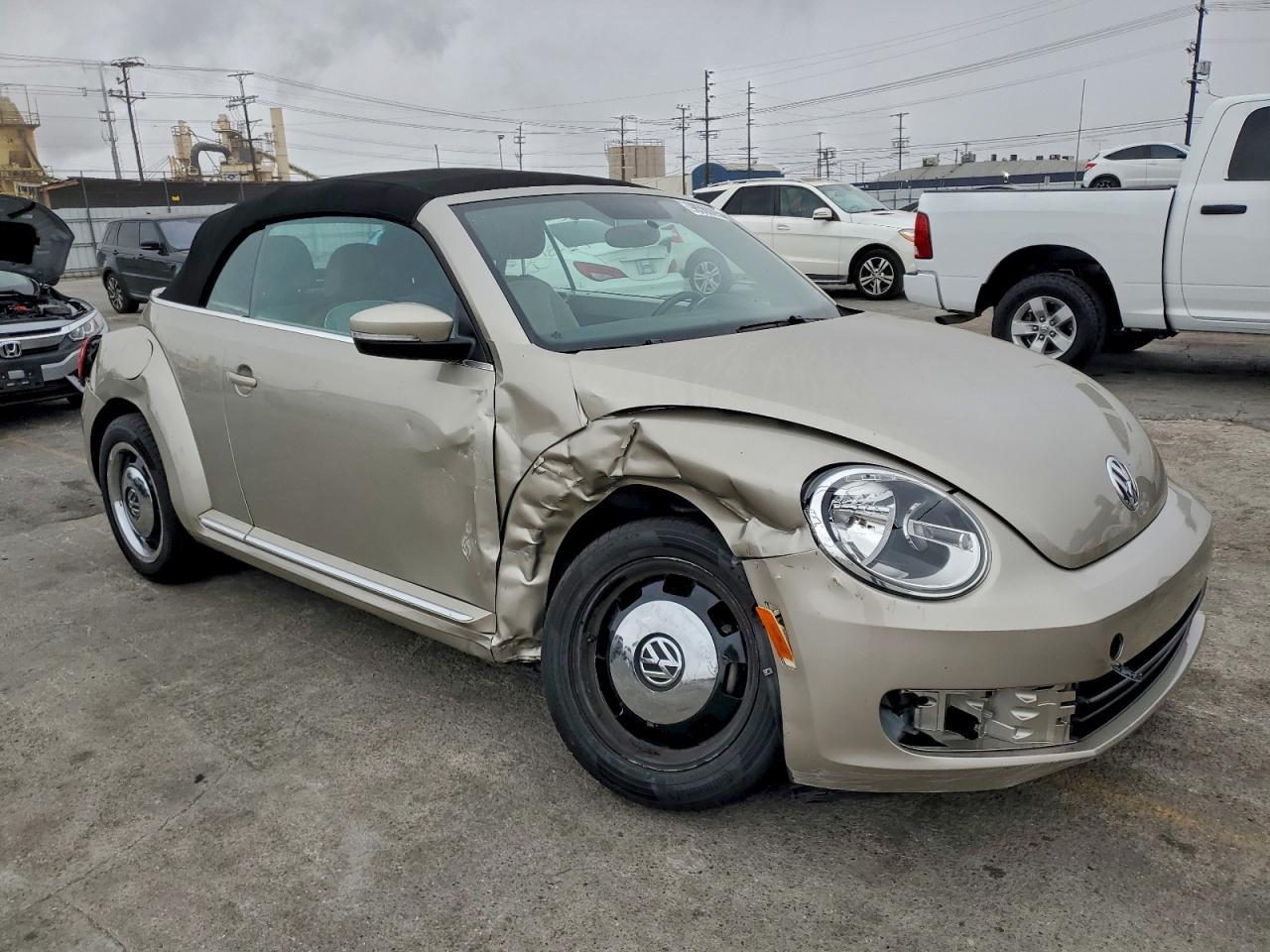 2015 Volkswagen Beetle 1.8T - Image 4