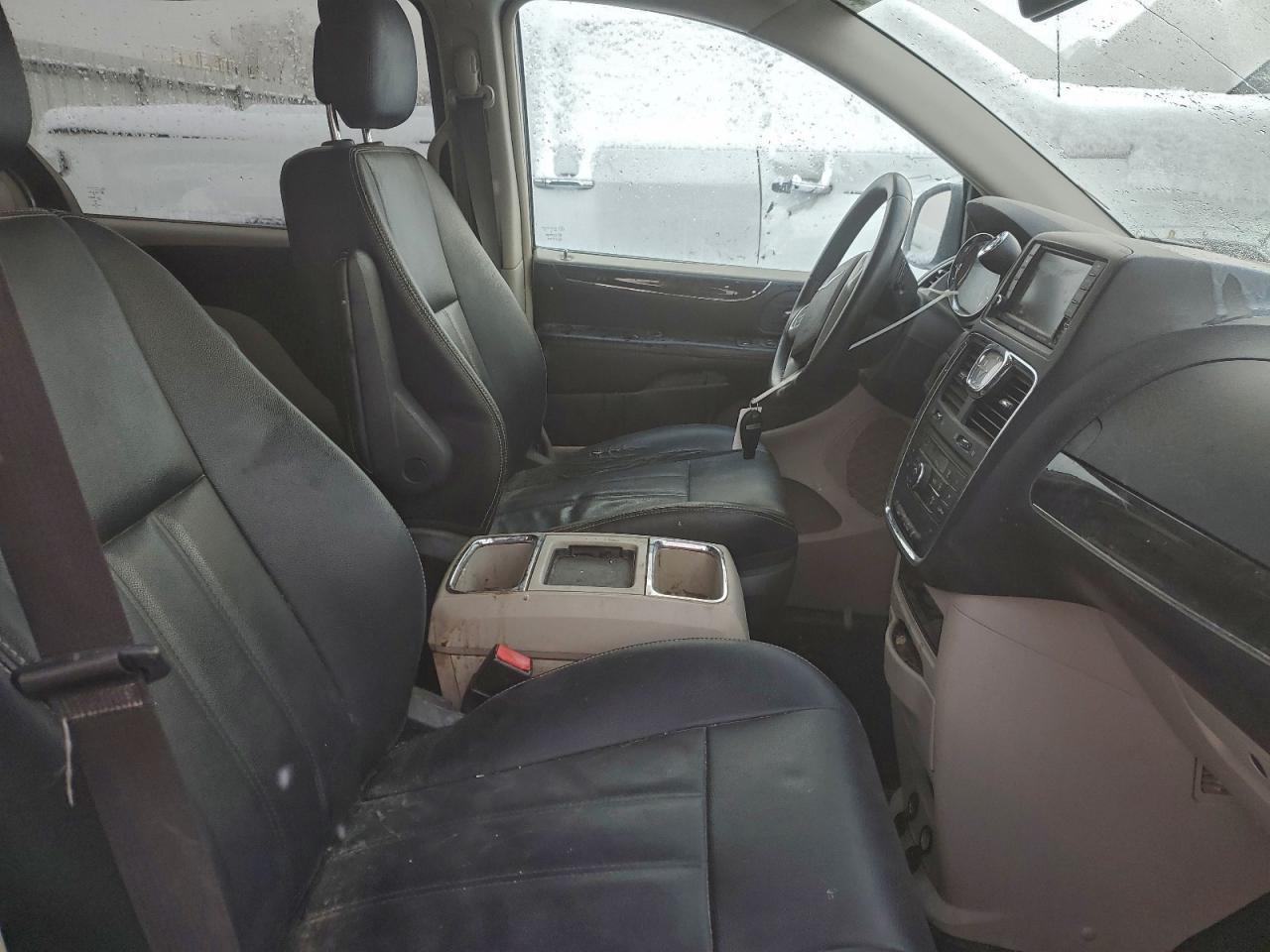 2015 Chrysler Town & Country Touring - Фото 7