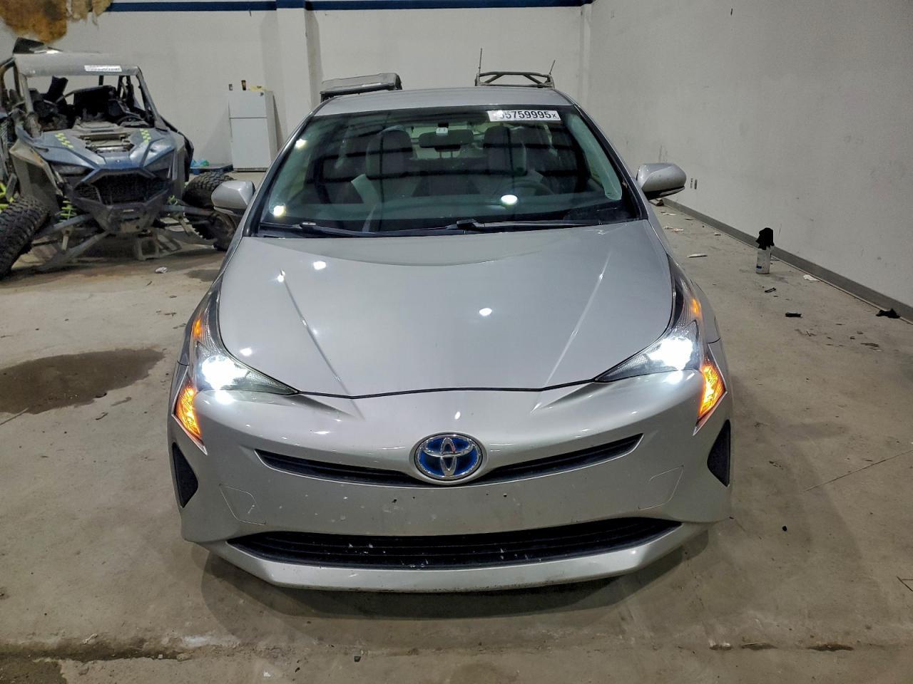 2016 Toyota Prius Two - Фото 5