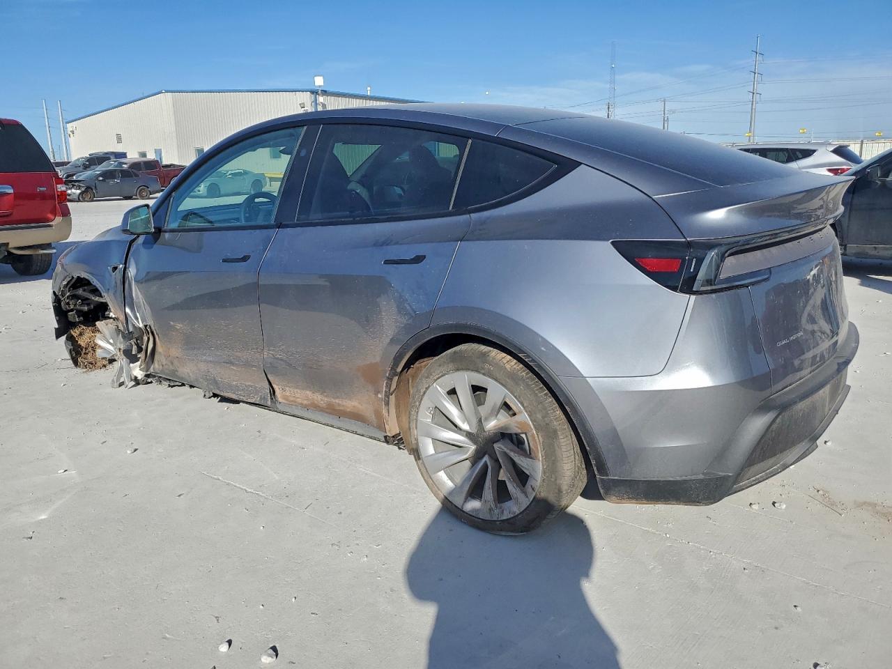 2026 Tesla Model Y - Фото 2