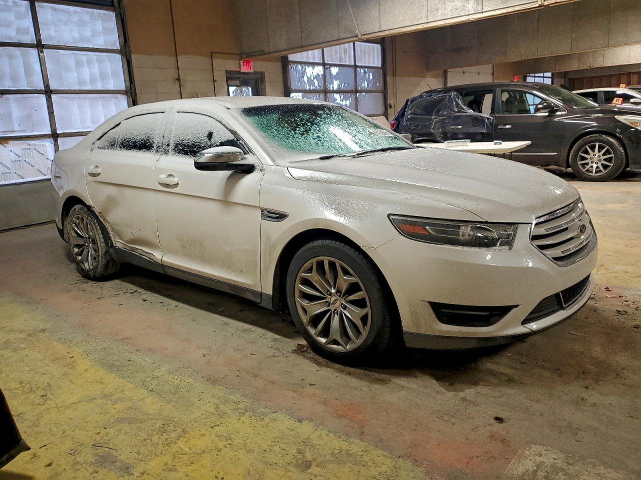 2015 Ford Taurus Limited - Image 4