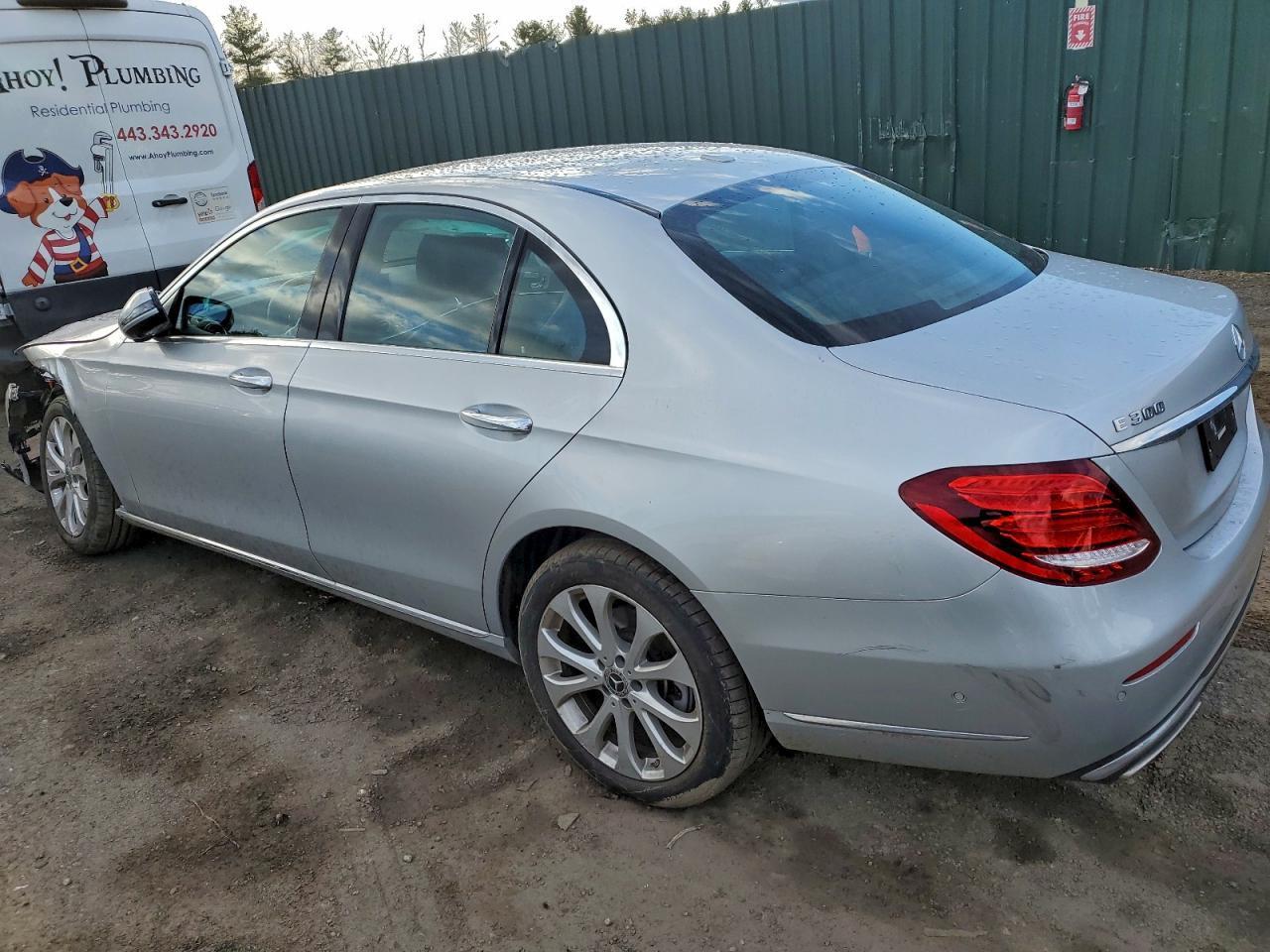 2019 Mercedes-Benz E 300 4Matic - Фото 2