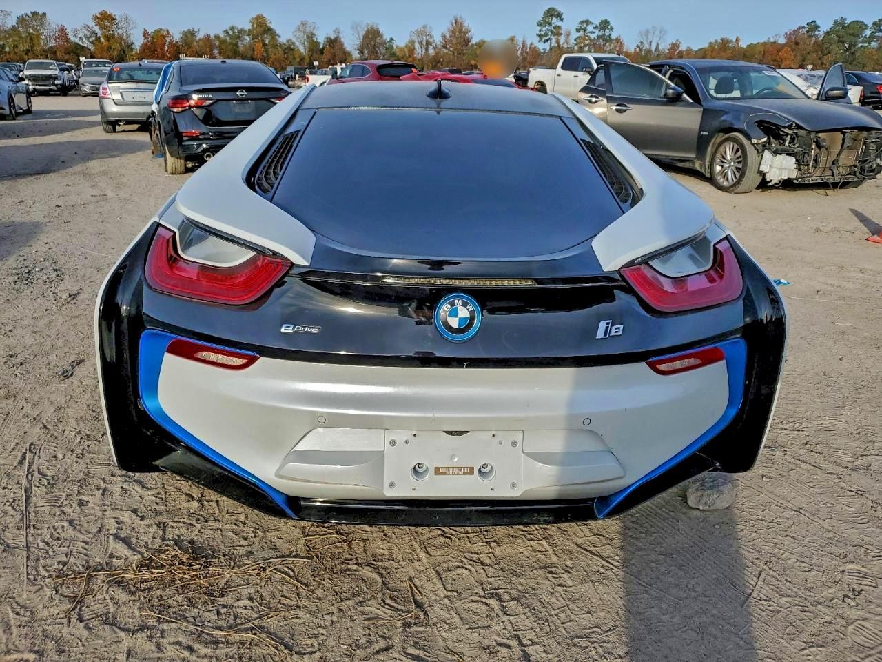 2016 BMW I8 - Фото 7