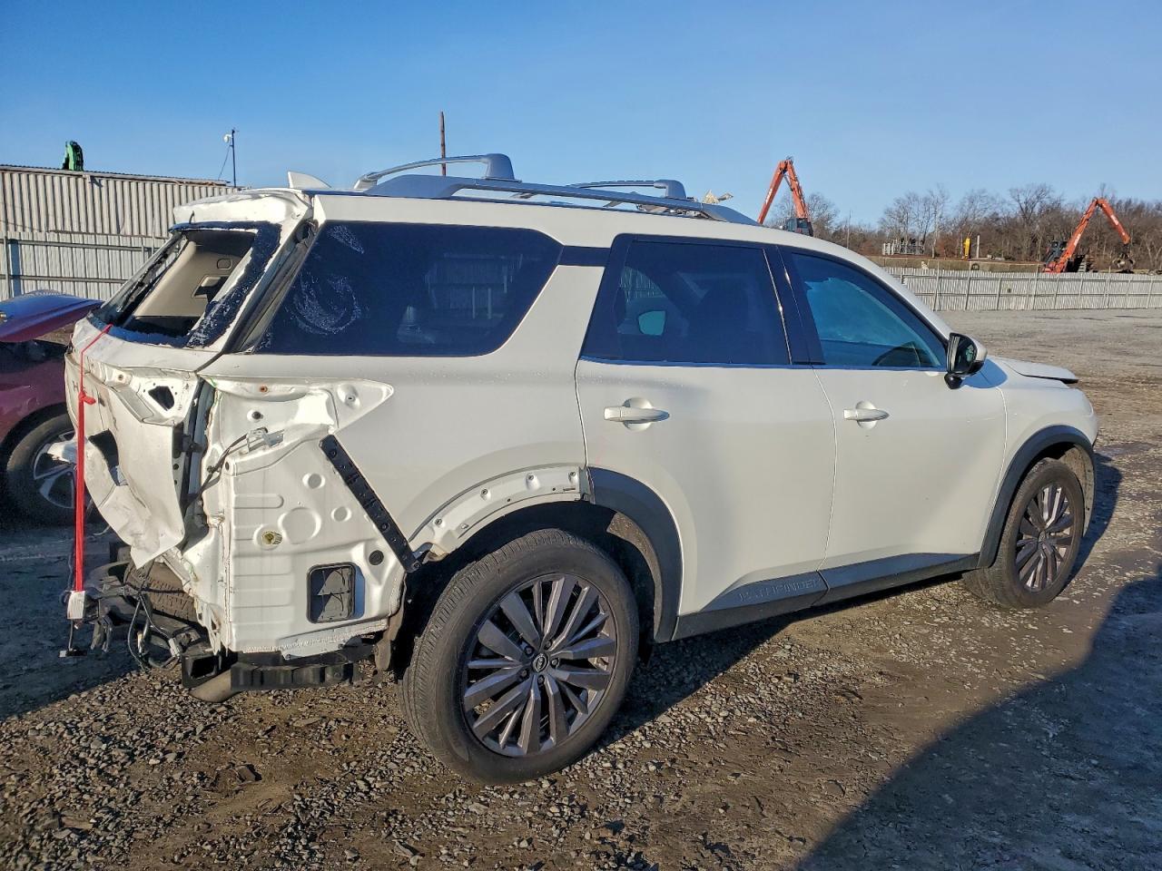 2023 Nissan Pathfinder Sl - Фото 3