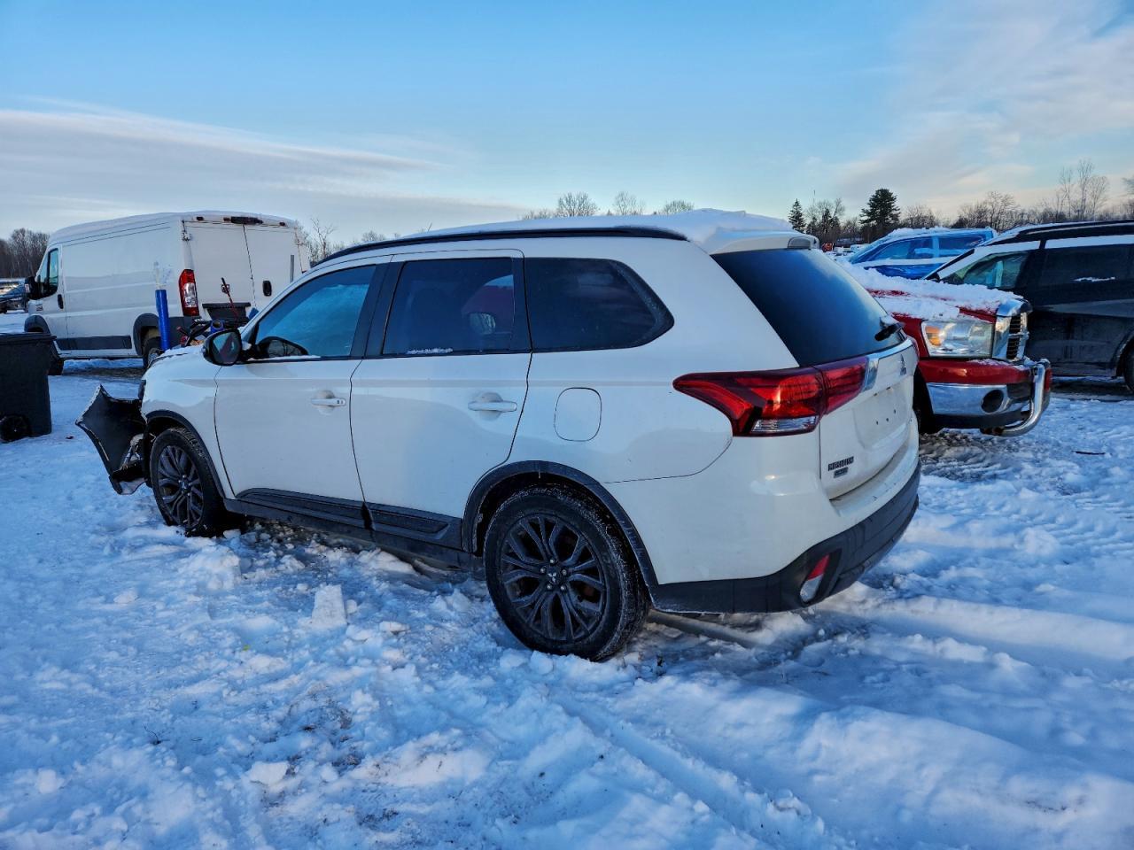 2018 Mitsubishi Outlander Se - Фото 2