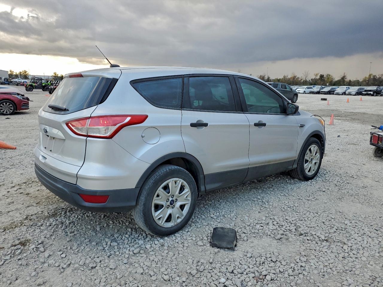 2015 Ford Escape S - Фото 3