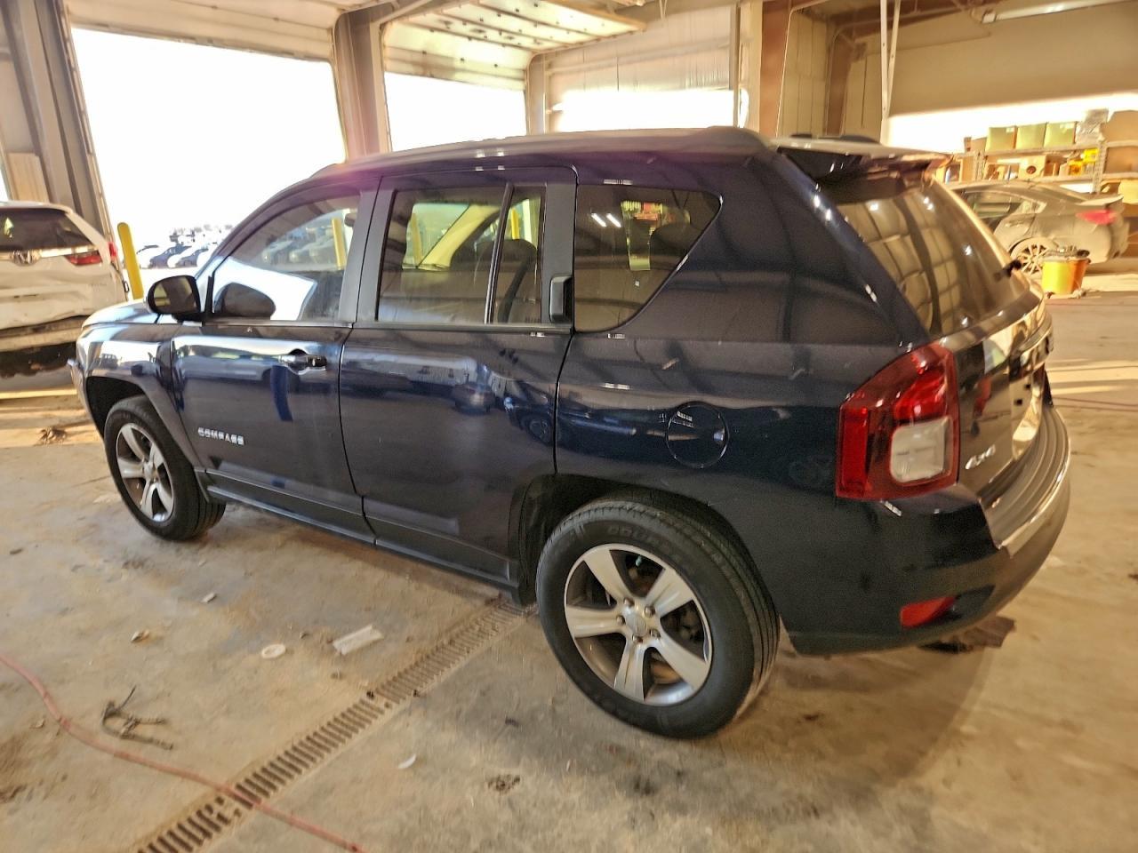 2017 Jeep Compass Latitude - Фото 2