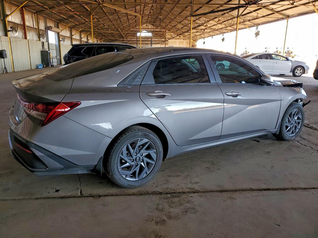 2024 Hyundai Elantra Blue - Фото 3
