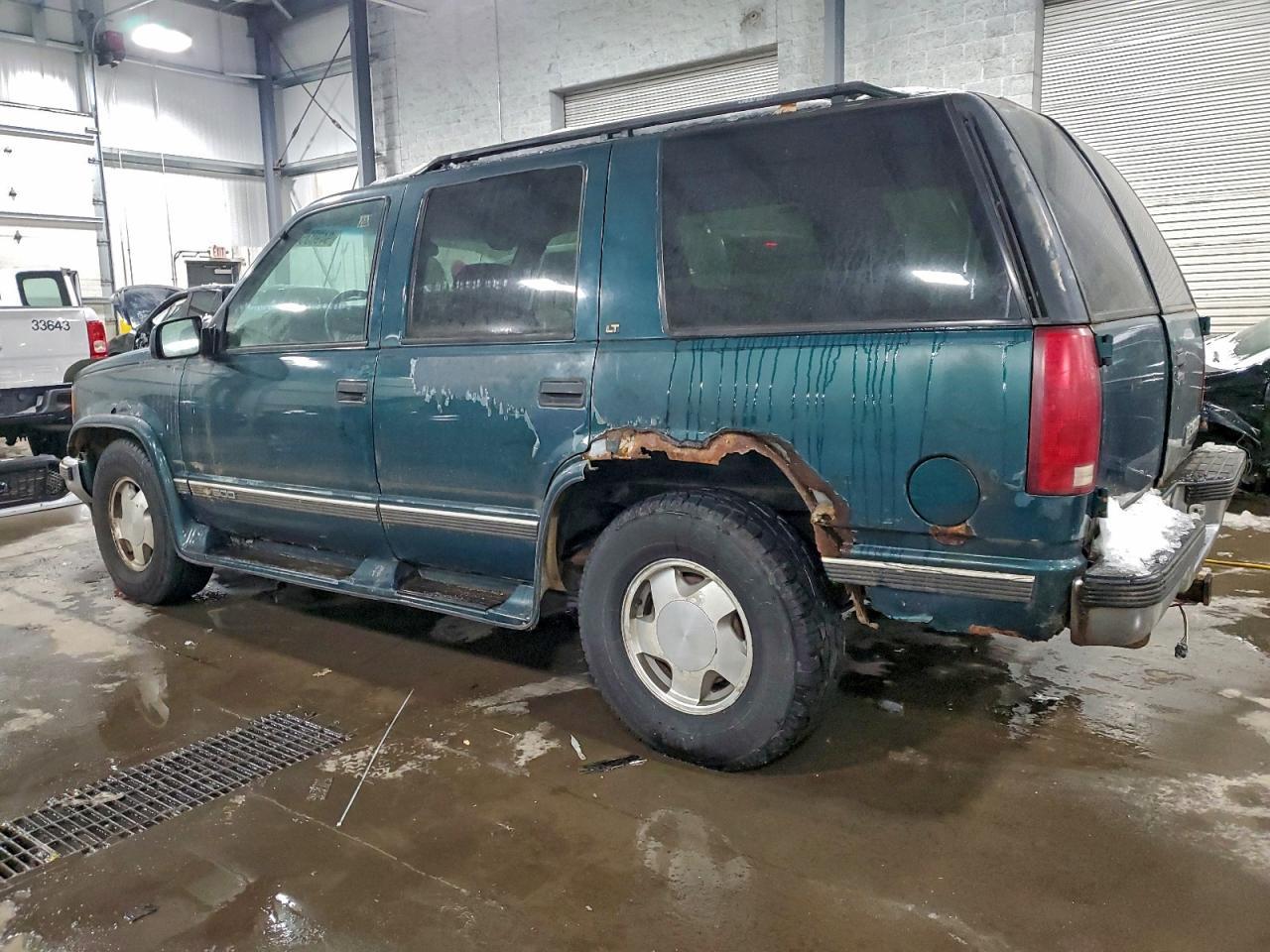 1997 Chevrolet Tahoe K1500 - Image 2