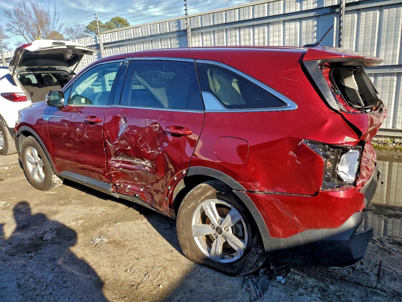 2023 Kia Sorento Lx - Image 2
