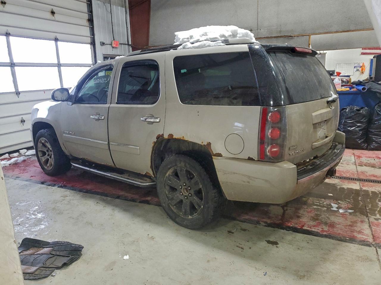 2009 GMC Yukon Denali - Фото 2