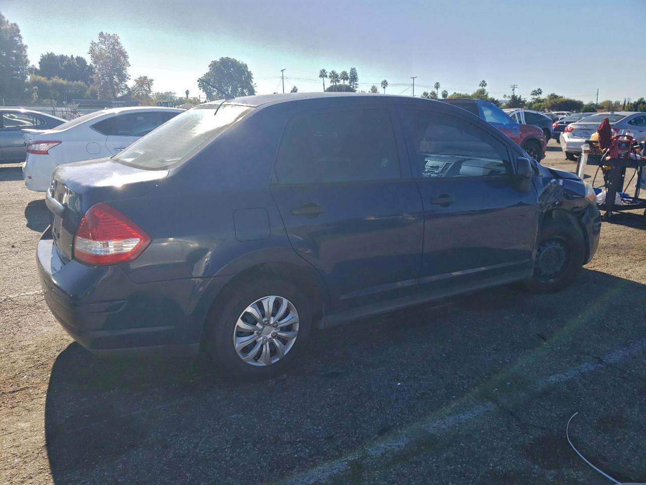 2011 Nissan Versa S - Фото 3
