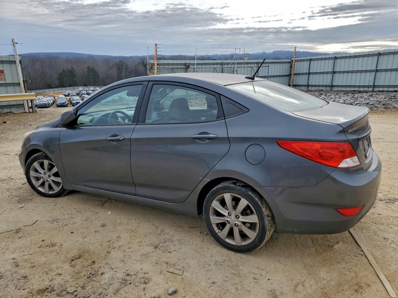 2012 Hyundai Accent Gls - Image 2