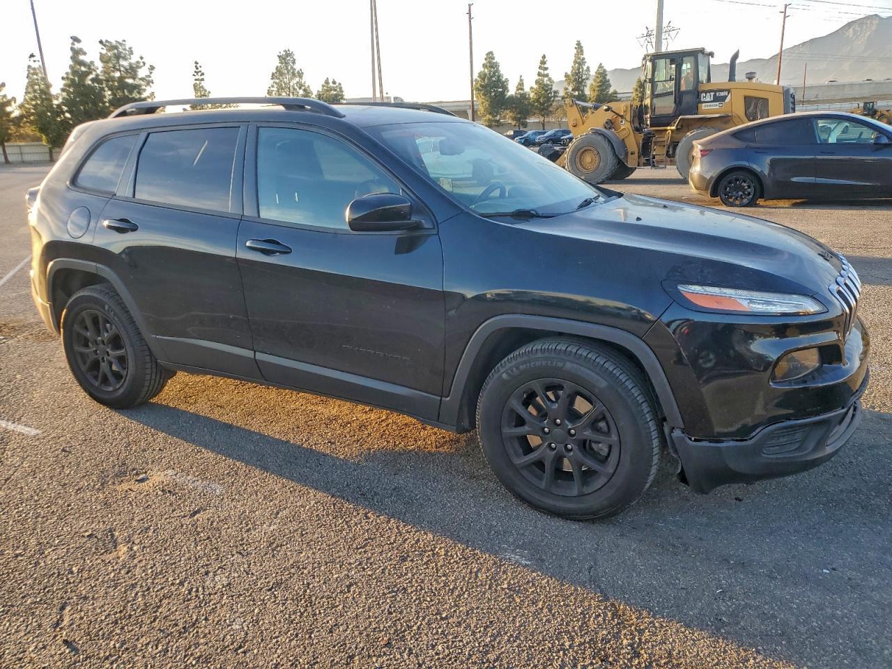 2016 Jeep Cherokee Sport - Image 4