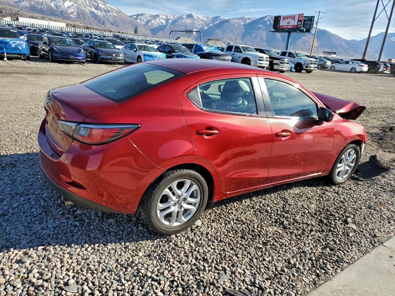 2017 Toyota Yaris Ia - Фото 3