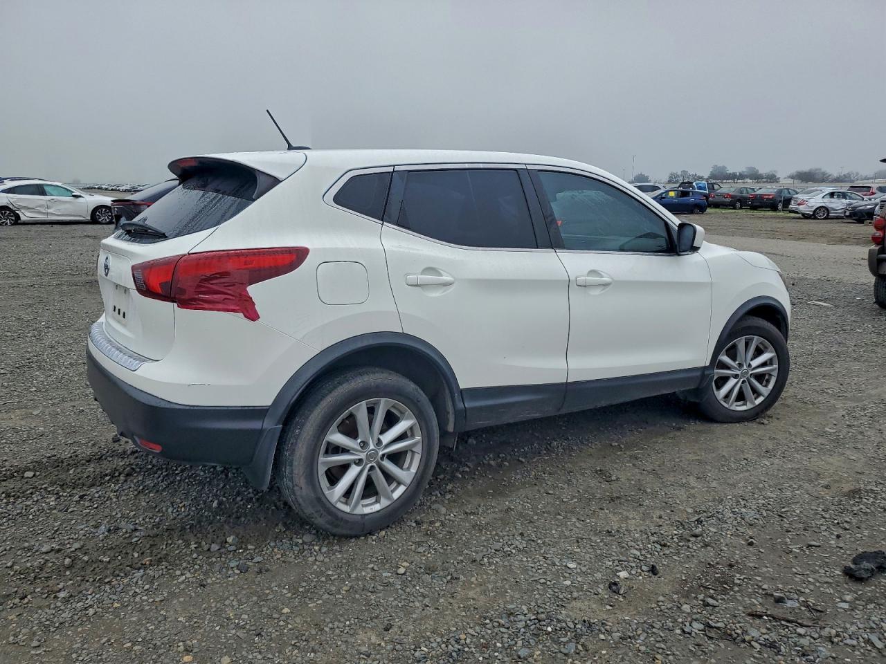 2018 Nissan Rogue Sport S - Фото 3