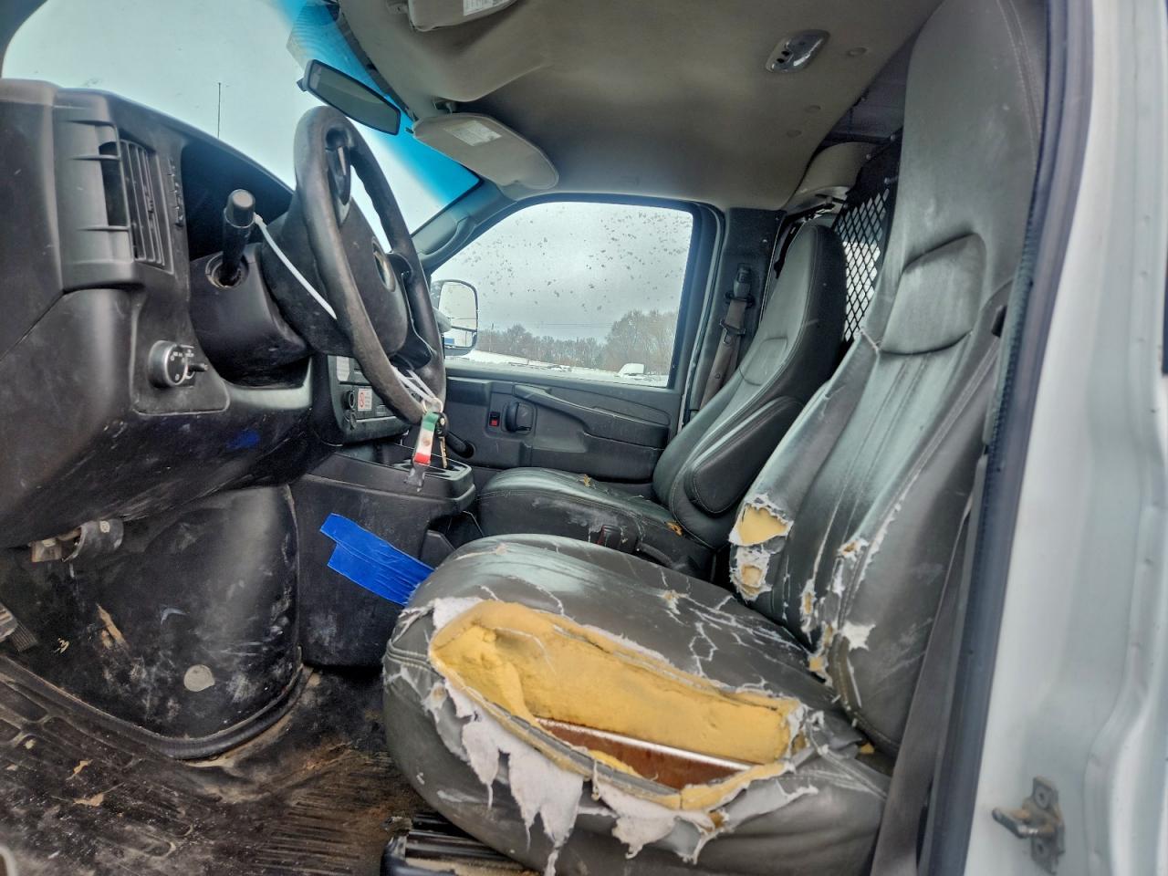 2012 Chevrolet Express - Фото 7