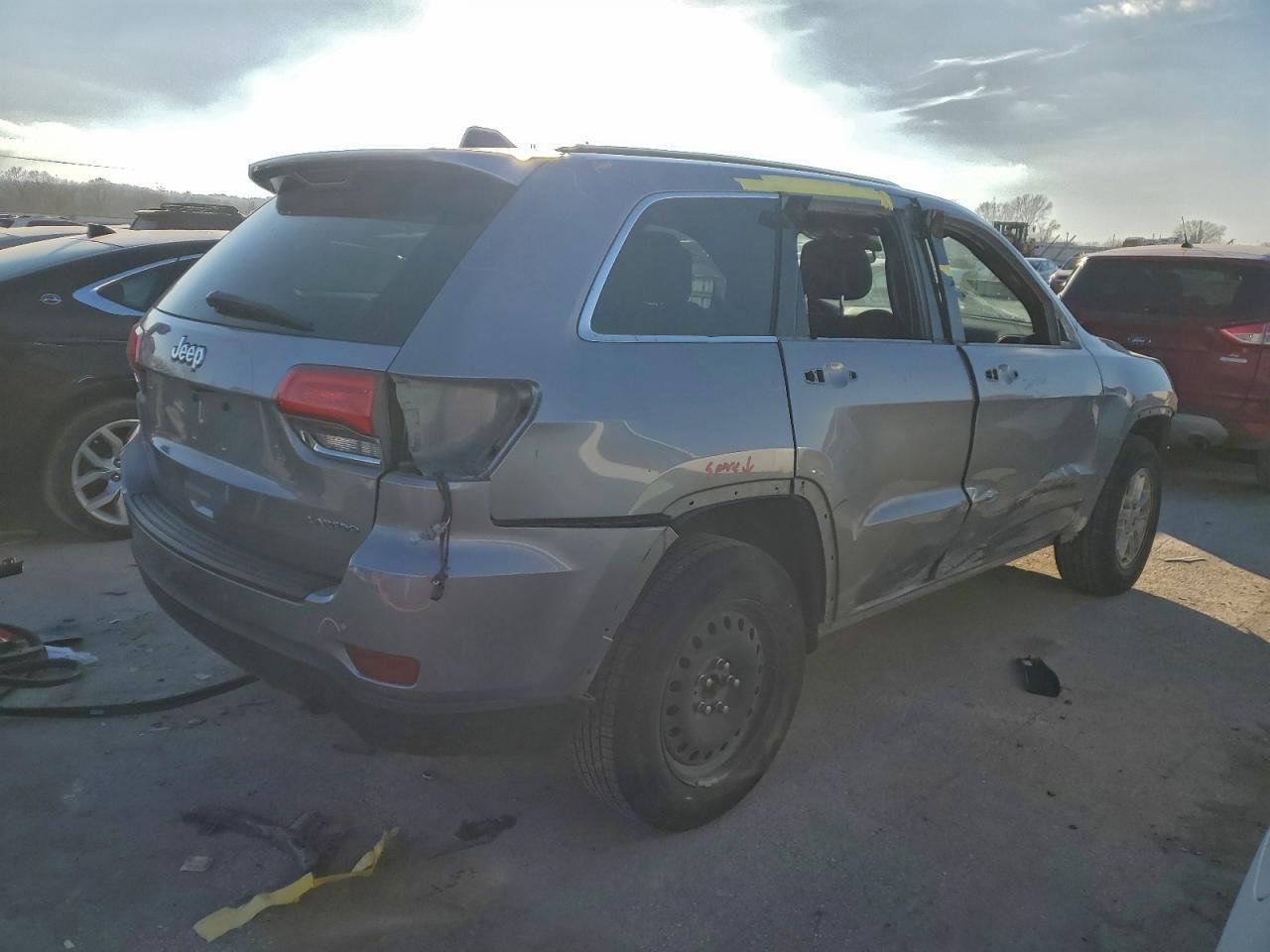 2019 Jeep Grand Cherokee Laredo - Image 3